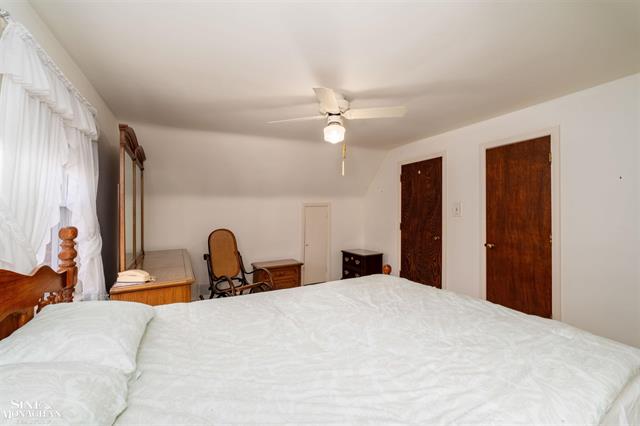 Builiding view eighteen for 1922 Oxford, Grosse Pointe, MI. 48236