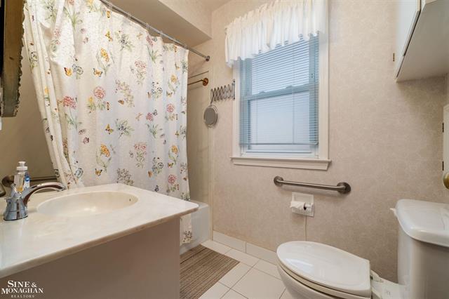 Builiding view fourteen for 1922 Oxford, Grosse Pointe, MI. 48236