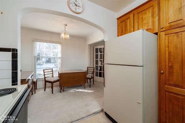 Builiding view seven for 1922 Oxford, Grosse Pointe, MI. 48236