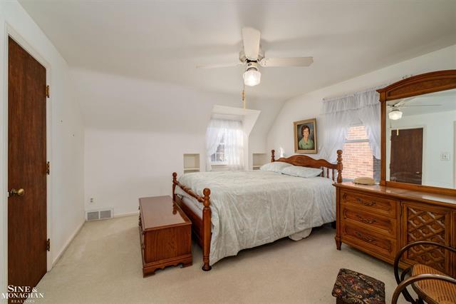 Builiding view seventeen for 1922 Oxford, Grosse Pointe, MI. 48236