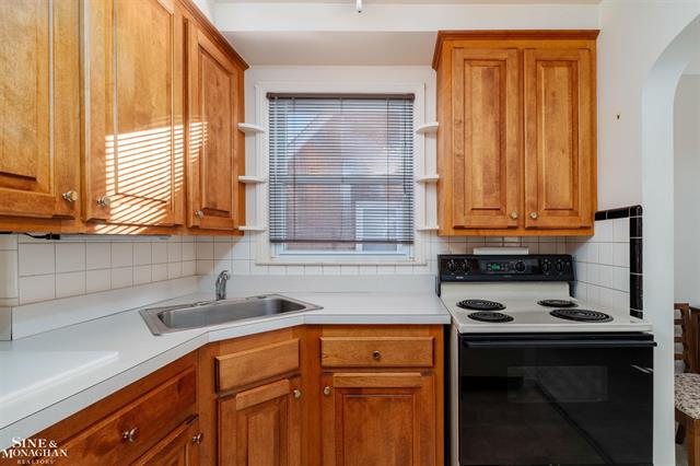 Builiding view six for 1922 Oxford, Grosse Pointe, MI. 48236