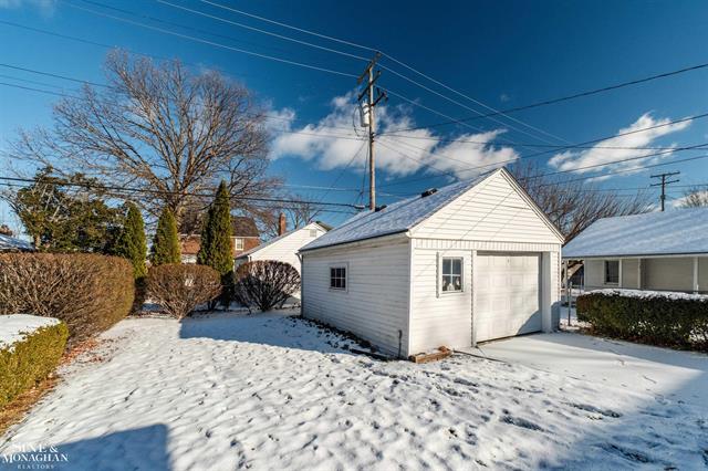 Builiding view twenty five for 1922 Oxford, Grosse Pointe, MI. 48236