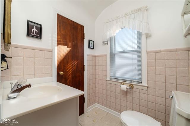 Builiding view twenty one for 1922 Oxford, Grosse Pointe, MI. 48236