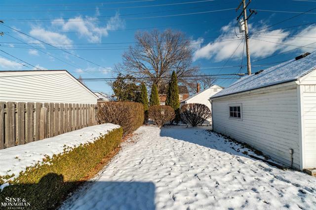 Builiding view twenty six for 1922 Oxford, Grosse Pointe, MI. 48236