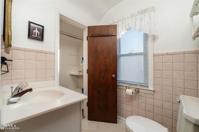 Builiding view twenty two for 1922 Oxford, Grosse Pointe, MI. 48236