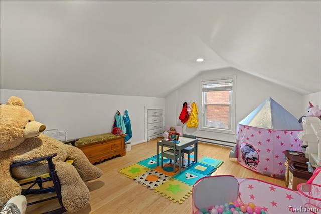 Builiding view fourteen for 1818 Norwood, Grosse Pointe, MI. 48236