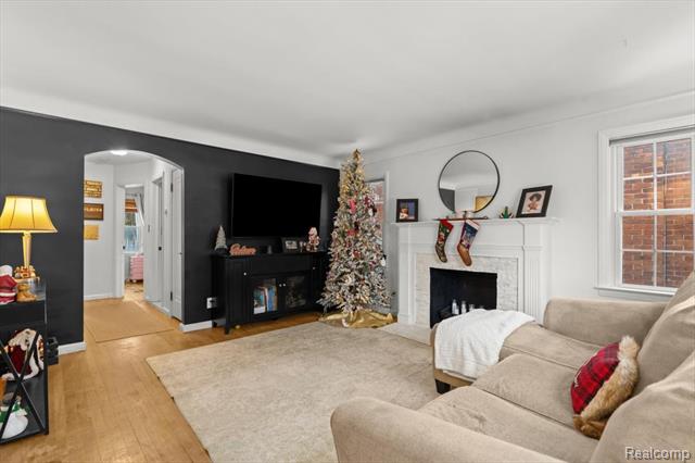 Builiding view one for 1818 Norwood, Grosse Pointe, MI. 48236