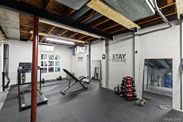 Builiding view seventeen for 1818 Norwood, Grosse Pointe, MI. 48236