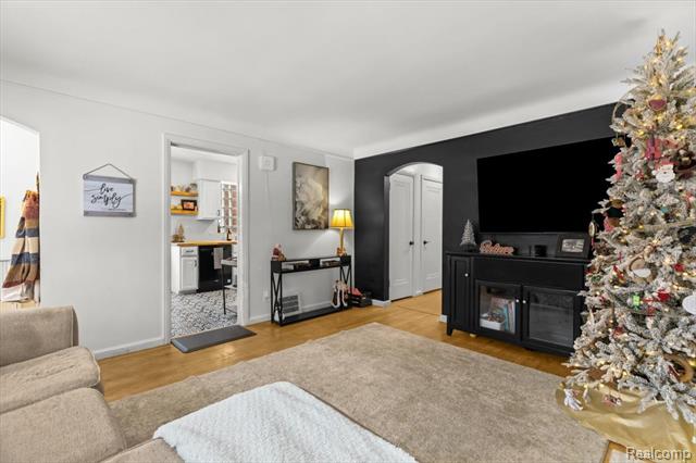 Builiding view three for 1818 Norwood, Grosse Pointe, MI. 48236