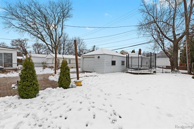 Builiding view twenty four for 1818 Norwood, Grosse Pointe, MI. 48236