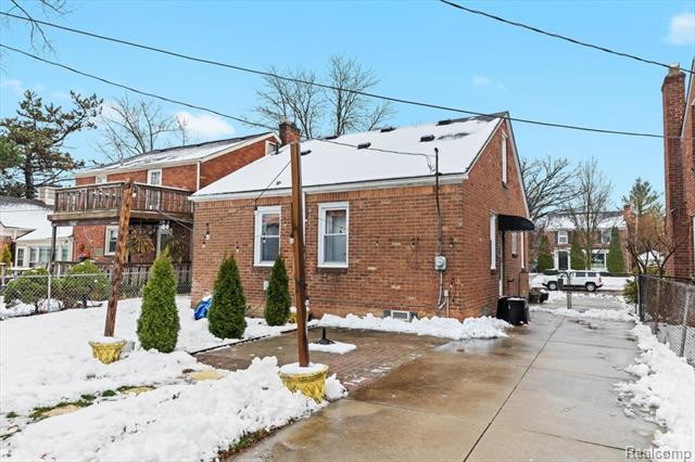 Builiding view twenty one for 1818 Norwood, Grosse Pointe, MI. 48236