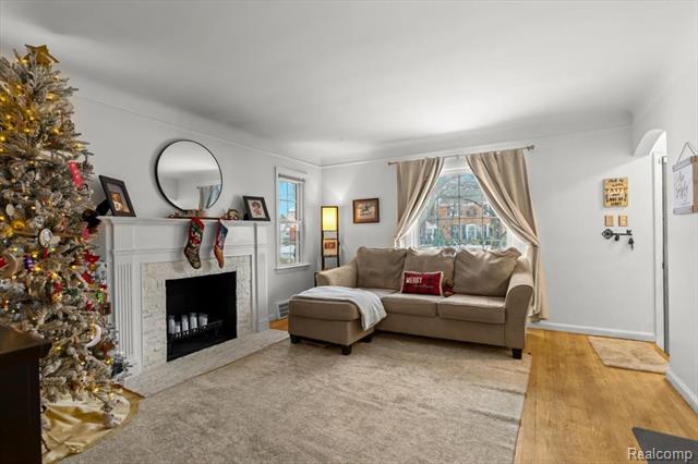 Builiding view two for 1818 Norwood, Grosse Pointe, MI. 48236