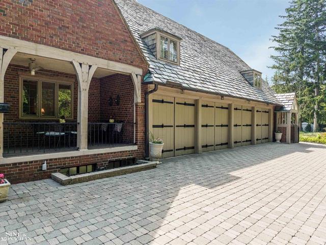 Builiding view eighty five for 257 Ridge, Grosse Pointe, MI. 48236