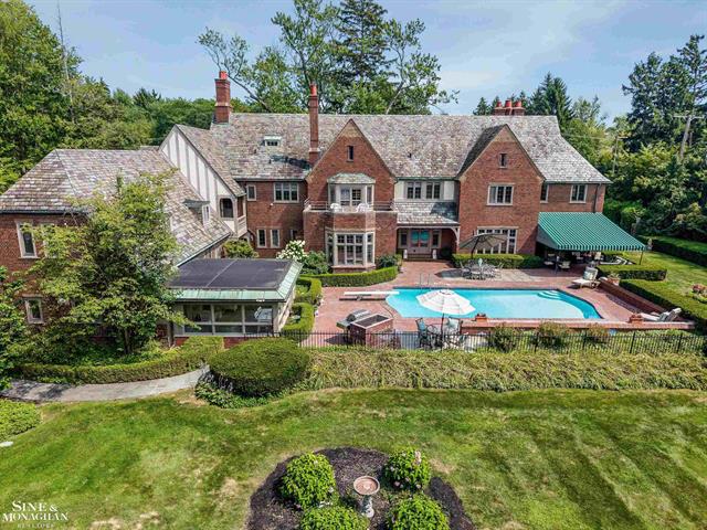 Builiding view eighty nine for 257 Ridge, Grosse Pointe, MI. 48236