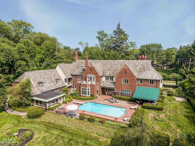 Builiding view eighty seven for 257 Ridge, Grosse Pointe, MI. 48236