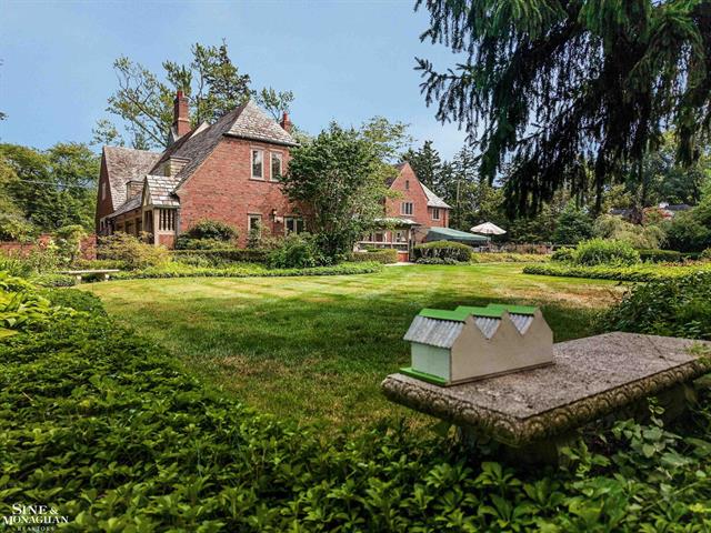 Builiding view eighty three for 257 Ridge, Grosse Pointe, MI. 48236