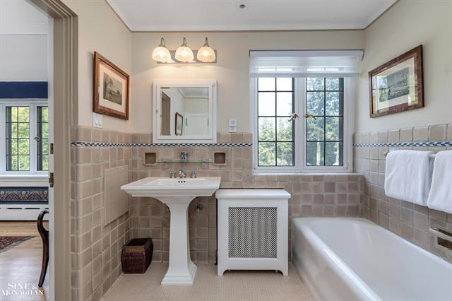 Builiding view fifty one for 257 Ridge, Grosse Pointe, MI. 48236