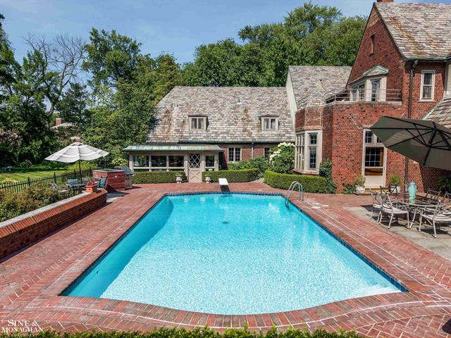 Builiding view seventy nine for 257 Ridge, Grosse Pointe, MI. 48236