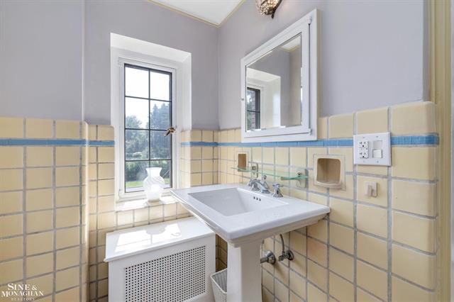 Builiding view sixty eight for 257 Ridge, Grosse Pointe, MI. 48236