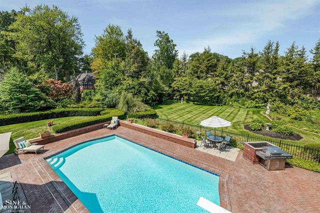 Builiding view sixty five for 257 Ridge, Grosse Pointe, MI. 48236