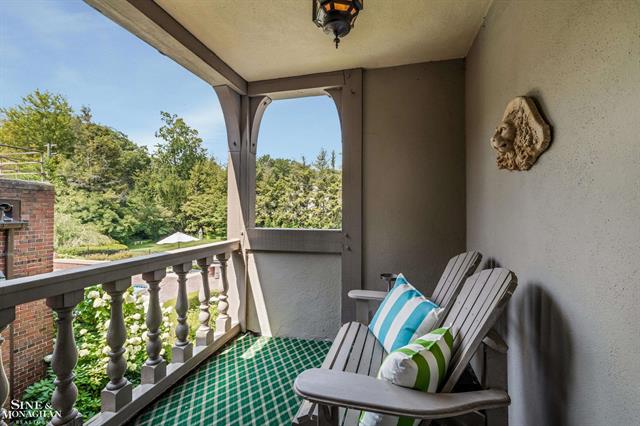 Builiding view sixty four for 257 Ridge, Grosse Pointe, MI. 48236