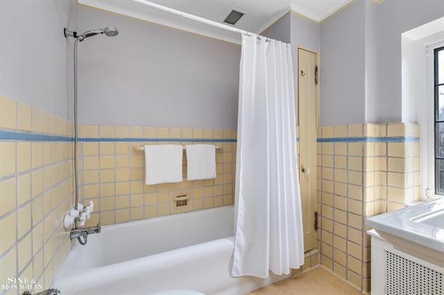 Builiding view sixty seven for 257 Ridge, Grosse Pointe, MI. 48236