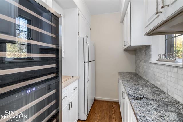 Builiding view thirty seven for 257 Ridge, Grosse Pointe, MI. 48236