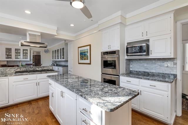 Builiding view thirty for 257 Ridge, Grosse Pointe, MI. 48236