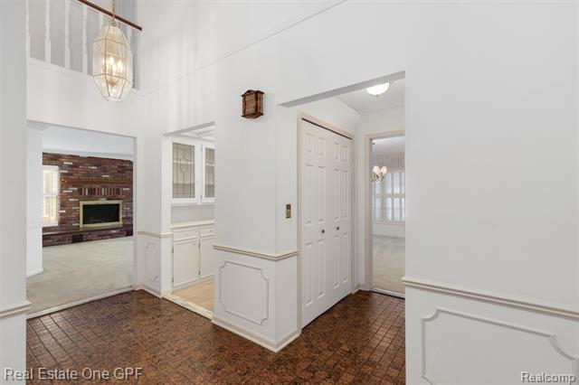 Builiding view six for 277 Kenwood, Grosse Pointe, MI. 48236