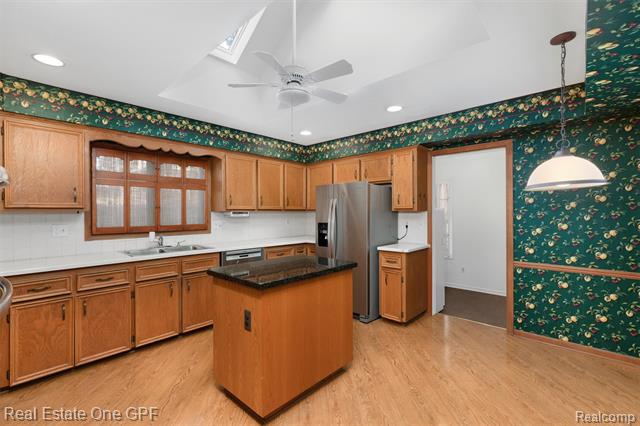 Builiding view ten for 277 Kenwood, Grosse Pointe, MI. 48236