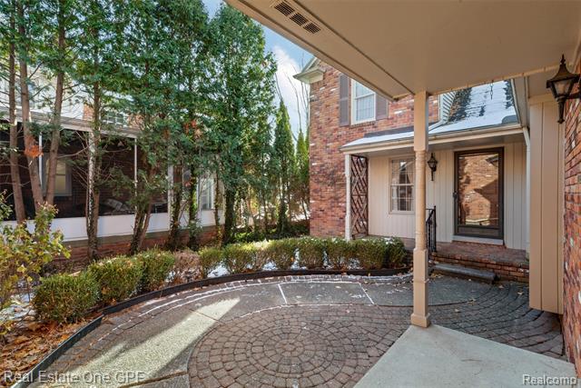 Builiding view thirty five for 277 Kenwood, Grosse Pointe, MI. 48236