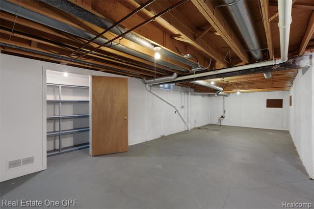 Builiding view thirty four for 277 Kenwood, Grosse Pointe, MI. 48236