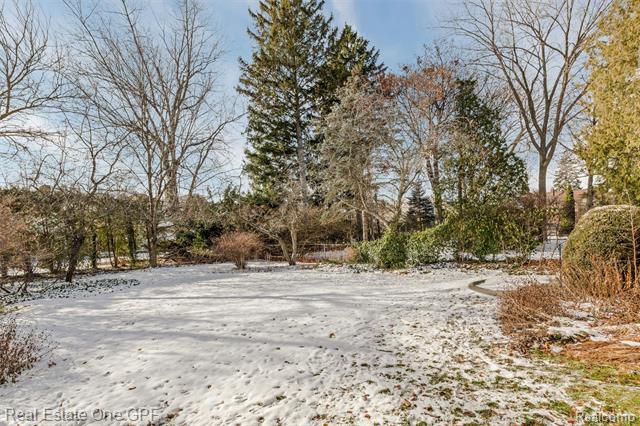 Builiding view thirty six for 277 Kenwood, Grosse Pointe, MI. 48236