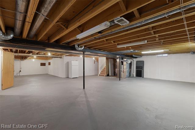 Builiding view thirty three for 277 Kenwood, Grosse Pointe, MI. 48236