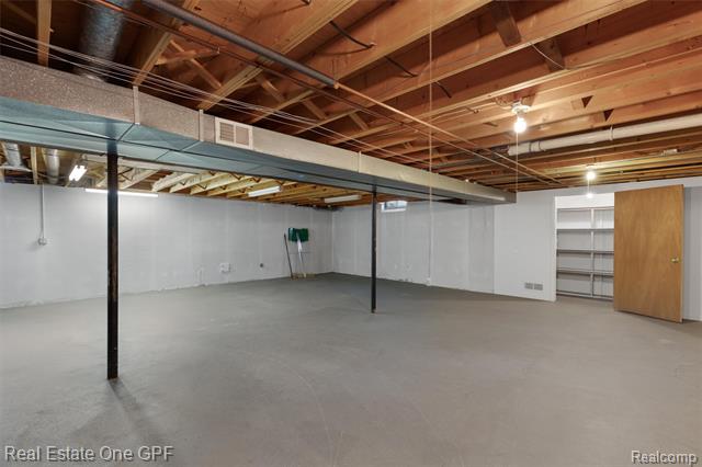 Builiding view thirty two for 277 Kenwood, Grosse Pointe, MI. 48236