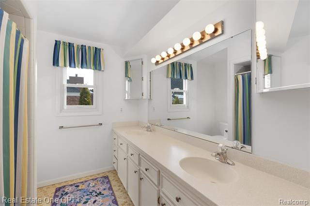 Builiding view twenty four for 277 Kenwood, Grosse Pointe, MI. 48236