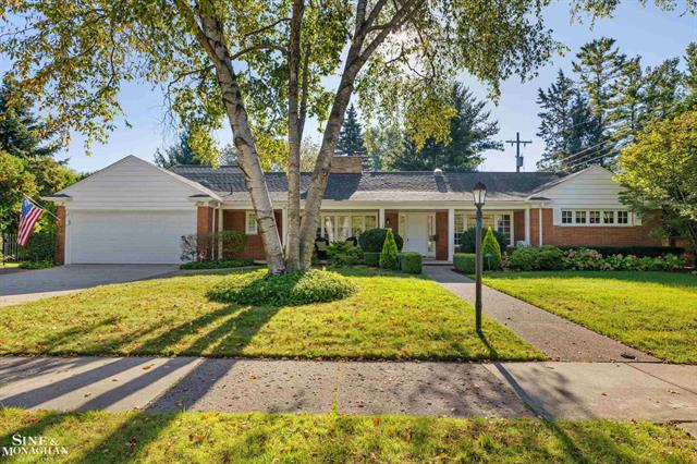 front view for 216 Ridge Rd, Grosse Pointe, Mi. 48236