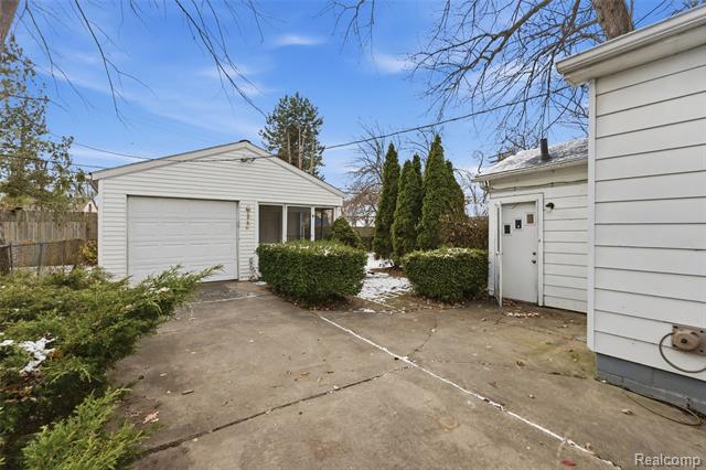 Builiding view four for 20310 E 8 Mile, Harper Woods, MI. 48225