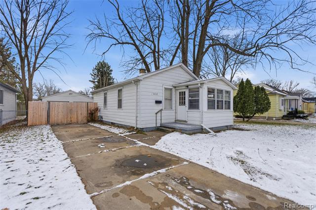 Builiding view one for 20310 E 8 Mile, Harper Woods, MI. 48225