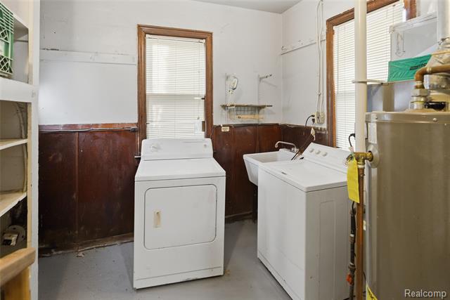 Builiding view ten for 20310 E 8 Mile, Harper Woods, MI. 48225