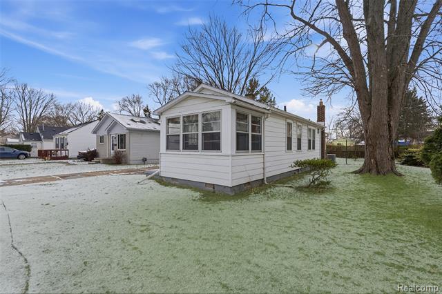 Builiding view three for 20310 E 8 Mile, Harper Woods, MI. 48225