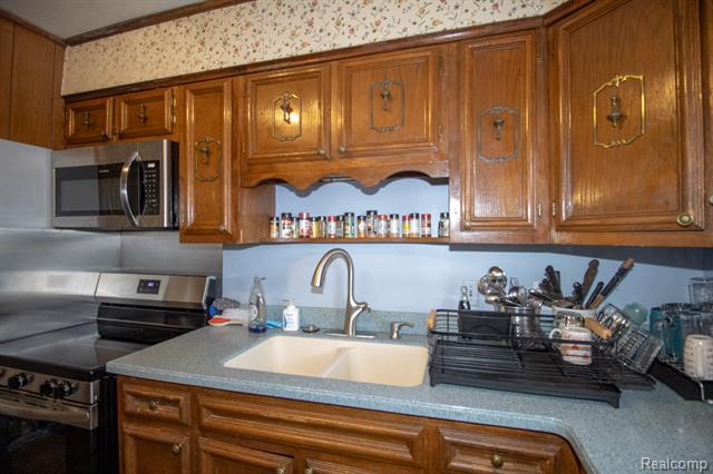 Builiding view eleven for 20000 Lancaster, Harper Woods, MI. 48225