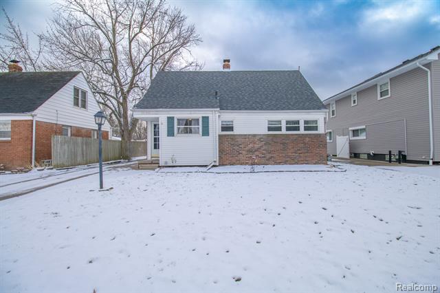 Builiding view one for 20000 Lancaster, Harper Woods, MI. 48225