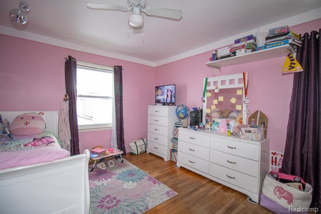 Builiding view seventeen for 20000 Lancaster, Harper Woods, MI. 48225