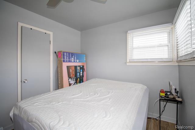 Builiding view sixteen for 20000 Lancaster, Harper Woods, MI. 48225