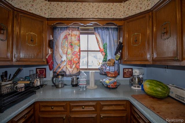 Builiding view ten for 20000 Lancaster, Harper Woods, MI. 48225