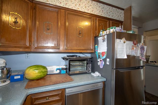 Builiding view twelve for 20000 Lancaster, Harper Woods, MI. 48225