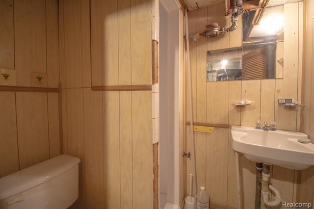 Builiding view twenty eight for 20000 Lancaster, Harper Woods, MI. 48225