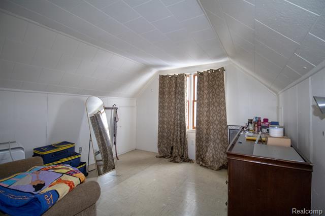 Builiding view twenty four for 20000 Lancaster, Harper Woods, MI. 48225