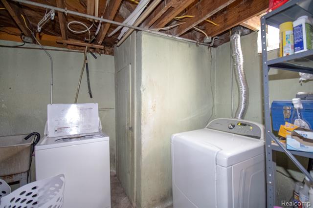 Builiding view twenty nine for 20000 Lancaster, Harper Woods, MI. 48225